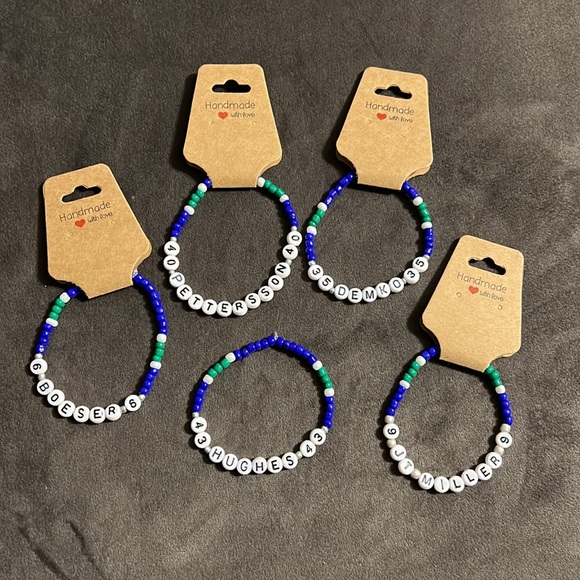 Handmade Canucks stretchy bracelets - pick 5 - Picture 3 of 3